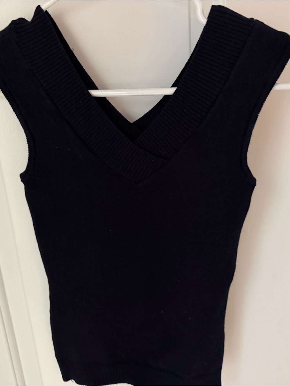 Brandy Melville Black Ribbed V-Neck Sleeveless Tank